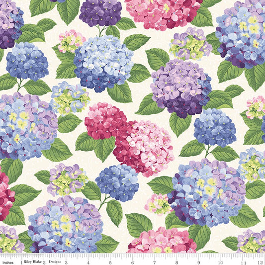 Hydrangeas in the Garden Main Multi Pearl